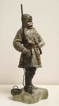 Chimara Antiques : Figure en bronze (Vienne) figurant un explorateur. Bronze signé Franz Bergmann (c 1880)